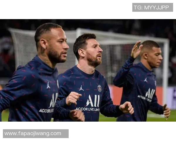 足球明星海报中的精彩瞬间与文字解说完美结合的视觉盛宴